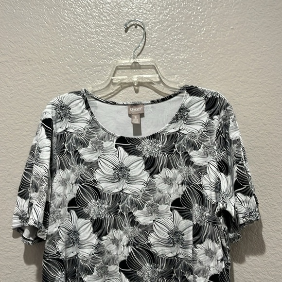 Chicos Top Shirt 3 Women XL Black White Floral Short Sleeve Round Neck Casual - Picture 6 of 7